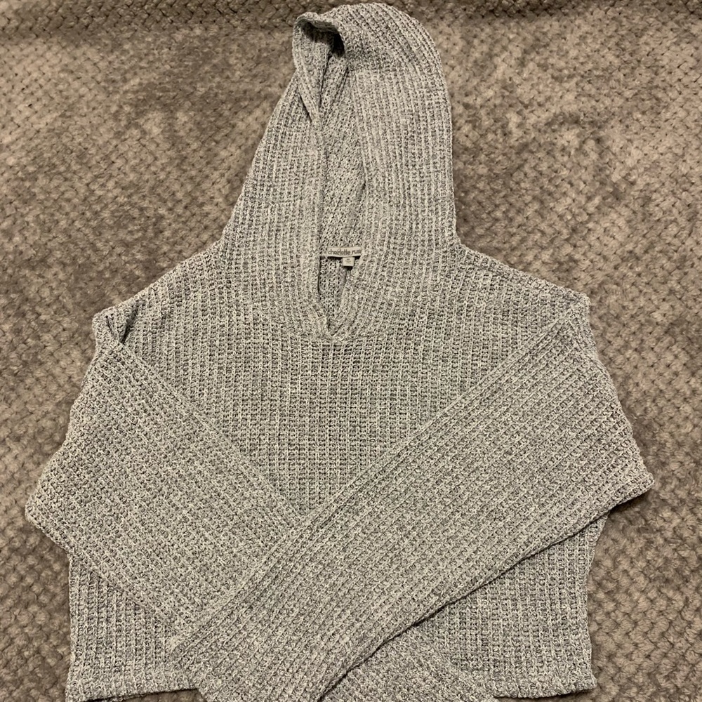 Knitted long sleeved cropped sweater